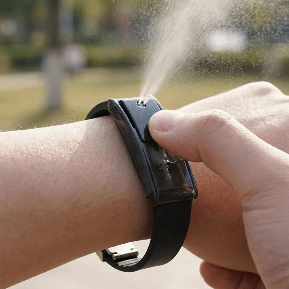 Refillable scent diffuser wristband