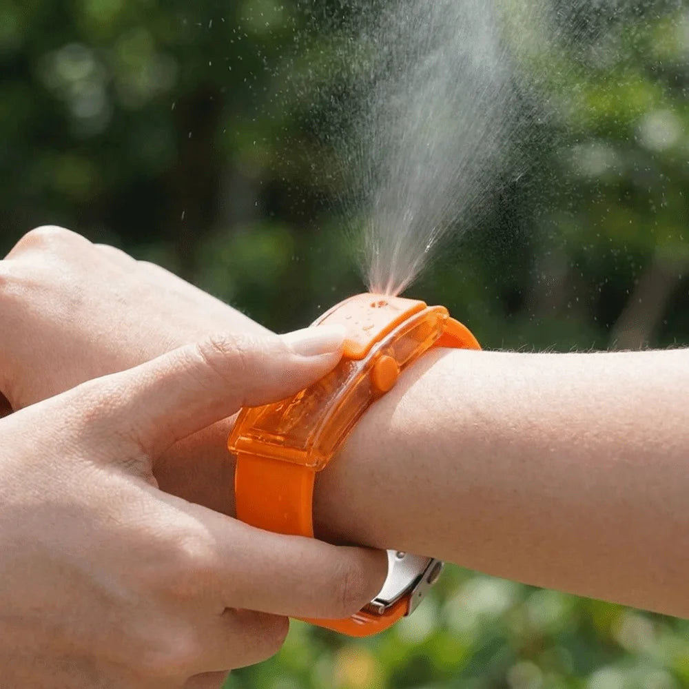 Refillable scent diffuser wristband