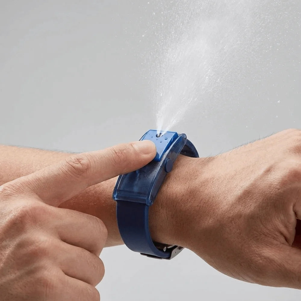 Refillable scent diffuser wristband