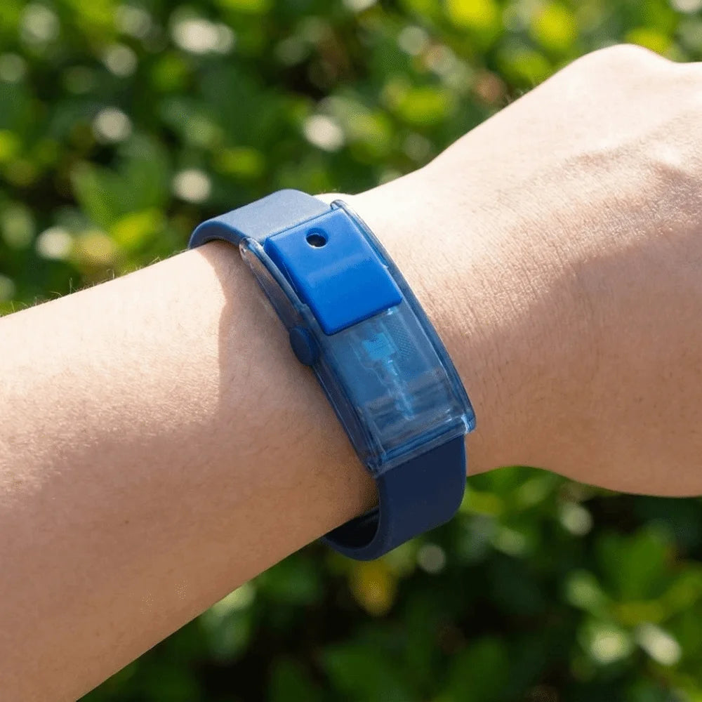 Refillable scent diffuser wristband
