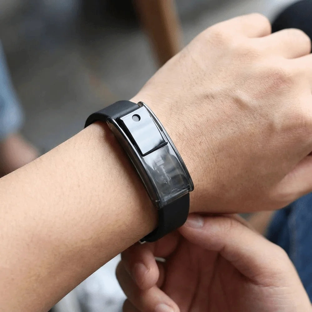 Refillable scent diffuser wristband