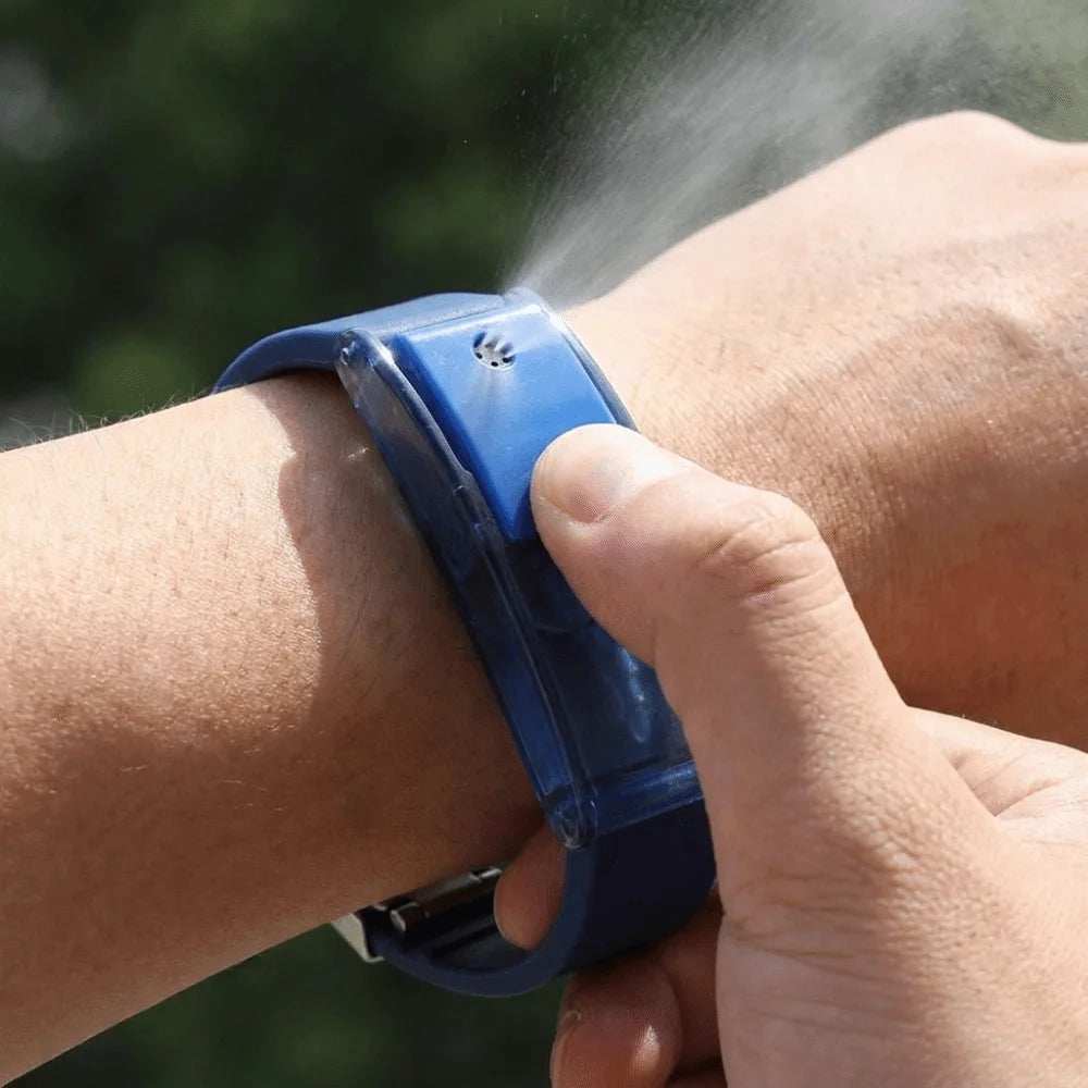 Refillable scent diffuser wristband