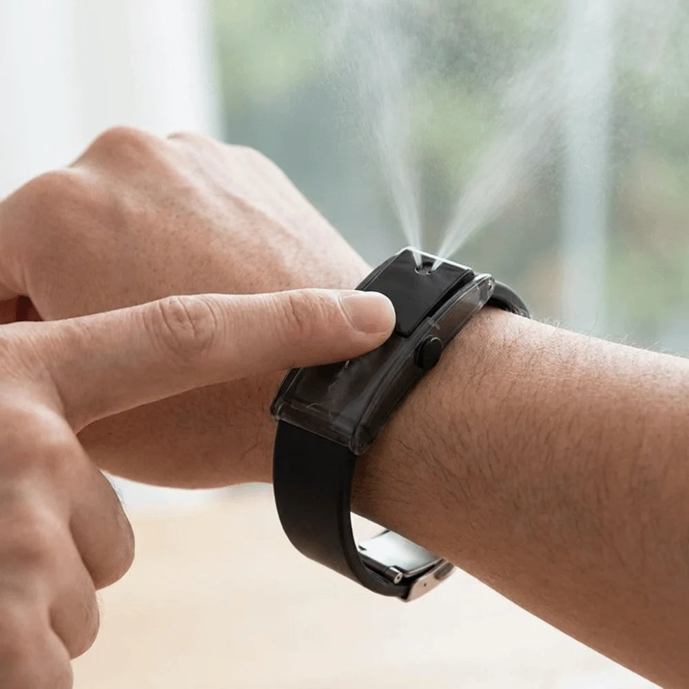 Refillable scent diffuser wristband